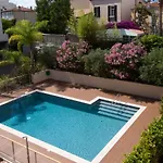 2 Pieces Avec Clim, Terrasse, Piscine, 100M Plage